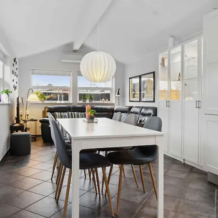 別荘 Lovely Near Hasmark オテルプ